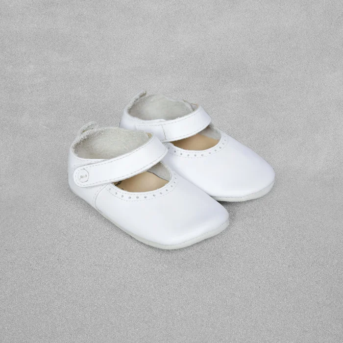 Bobux Soft Sole Baby Shoe ‘White with Velcro Strap’ – Medium /9-15 Months