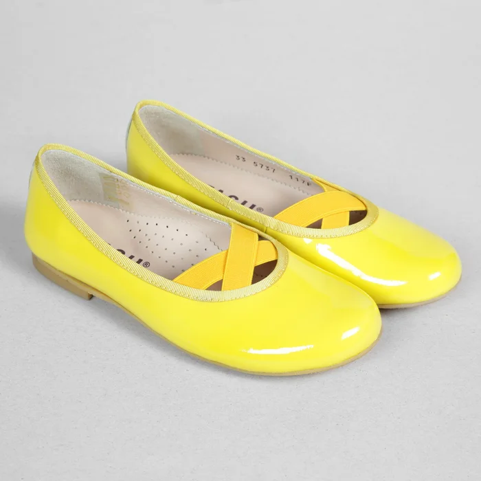 Petasil Luisa Kids Girls Yellow Patent Leather Dolly Shoes – Size UK 3 / EU 36