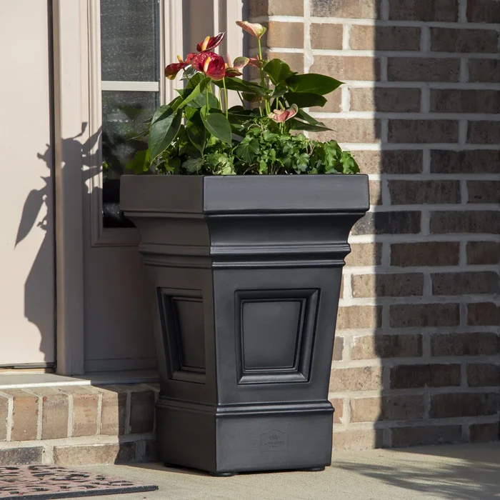Step 2 Atherton Self-Watering Planter Box, Onyx Black