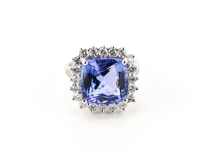 Tanzanite & Diamond Ring