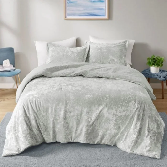 Twin/Twin XL Crushed Velvet Sherpa Reversible Comforter Set GL-B035129821